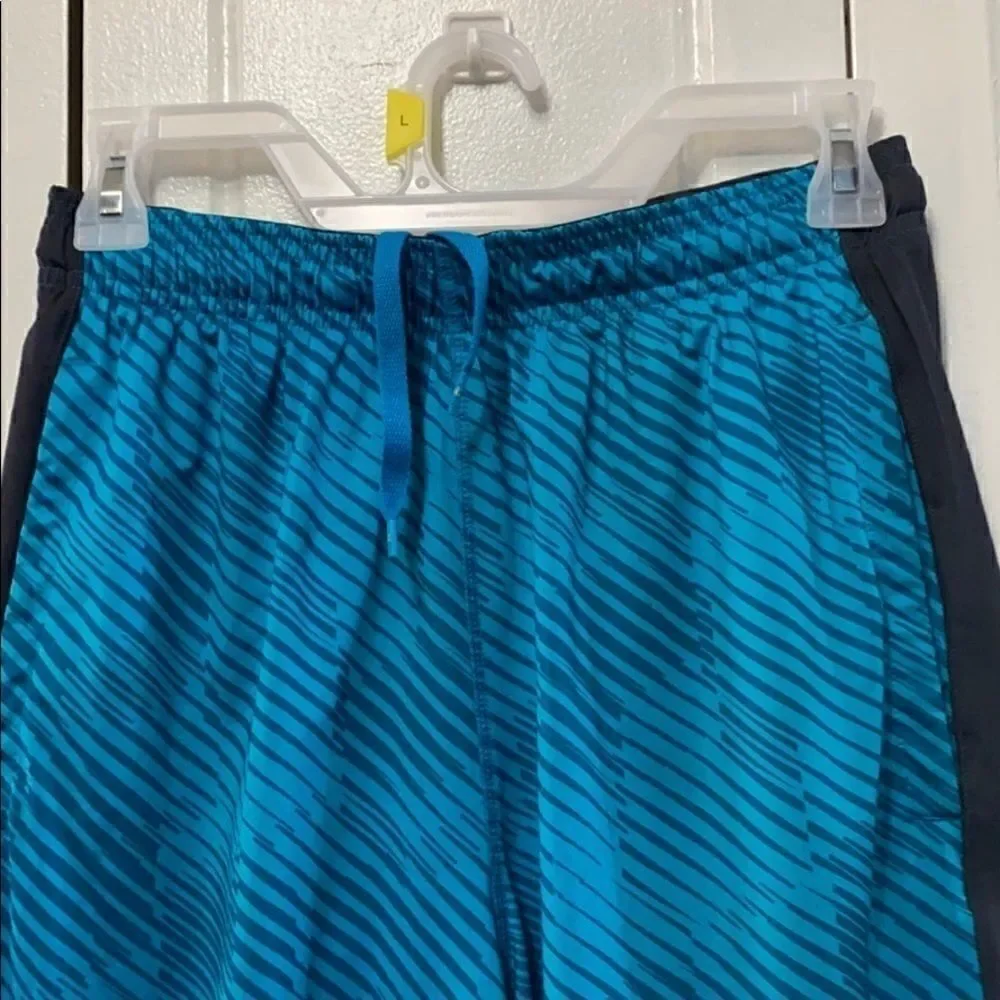 Under Armour Teal Print Loose Athletic Shirts S/M